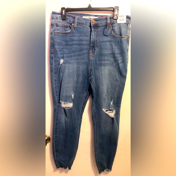 Celebrity Pink, Hi-Rise The Spice, Med Wash Distressed Skinny Jeans W/Raw Hem - Picture 4 of 15